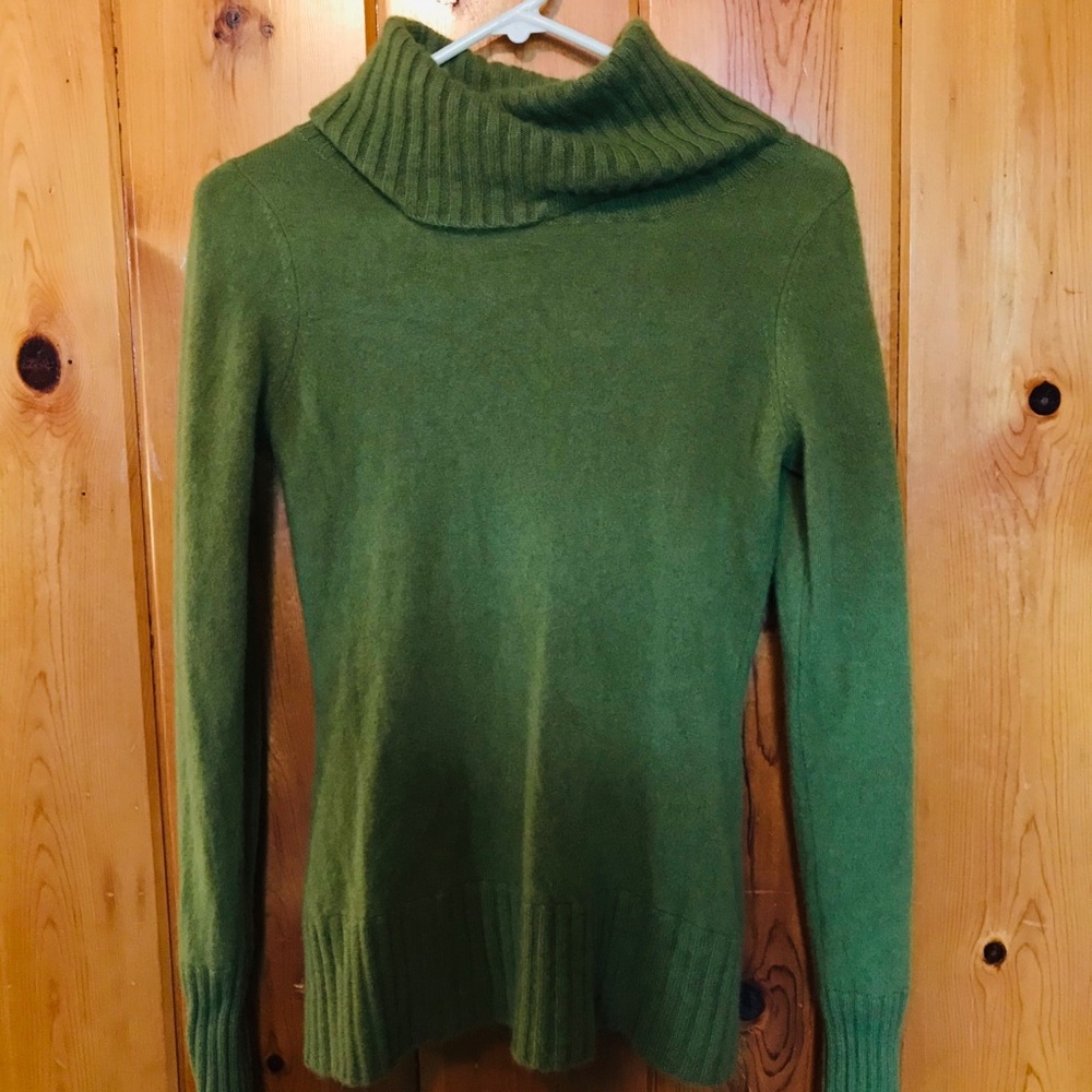 100% cashmere turtleneck sweater